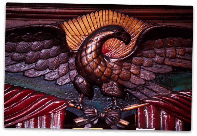  Eagle that was on the outside as a symbol, passes inside peter cafe sport 